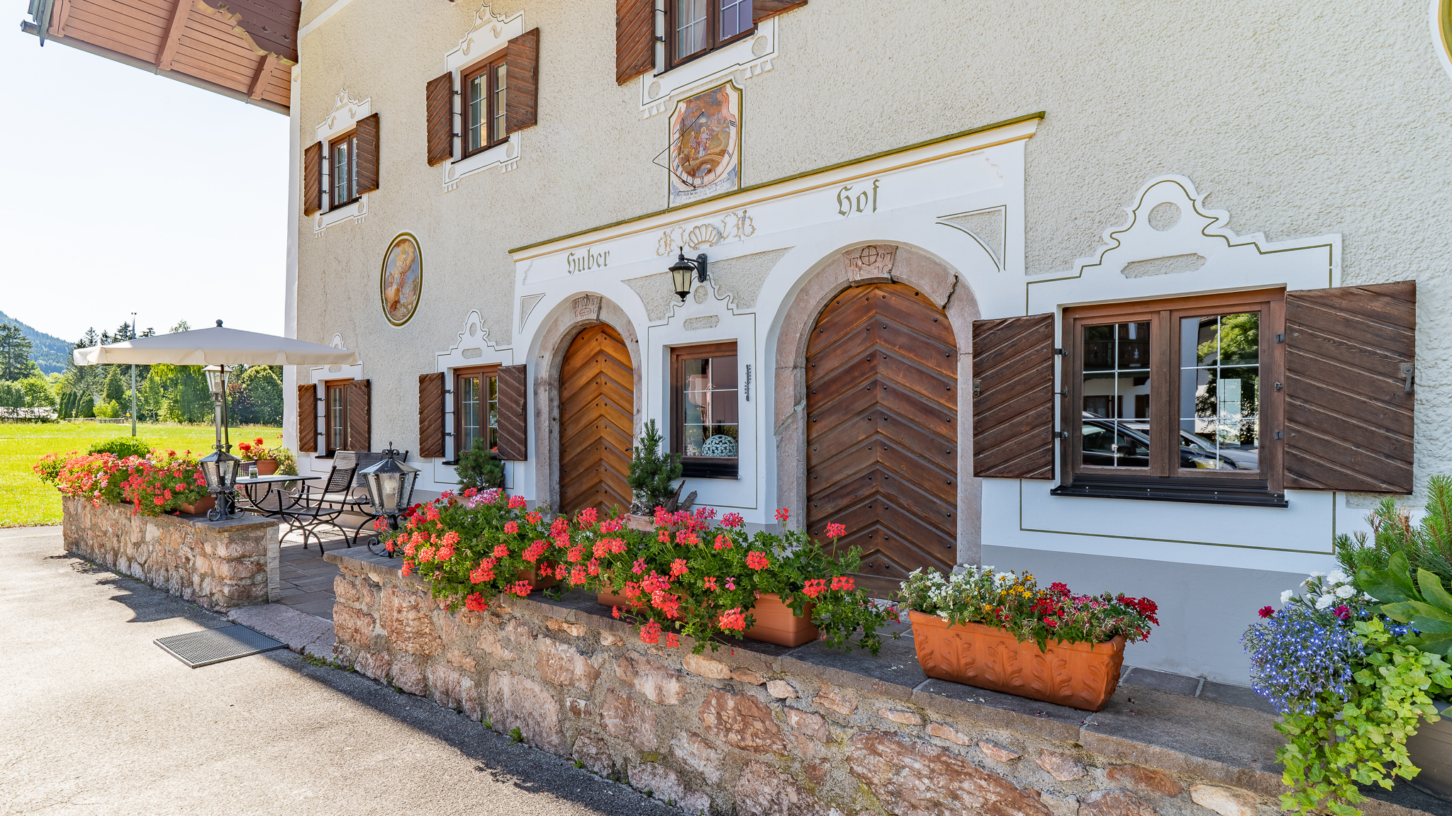 Huber Hof in Ruhpolding mit Blick auf die Chiemgauer Alpen